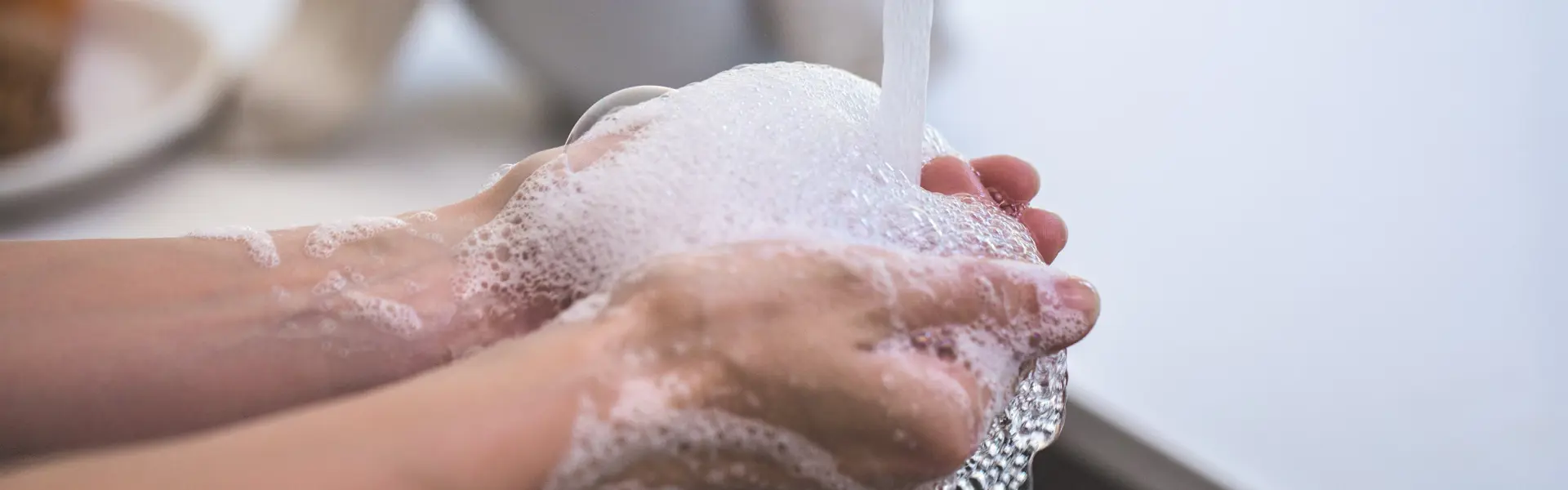 person-washing-his-hand-545014.jpg